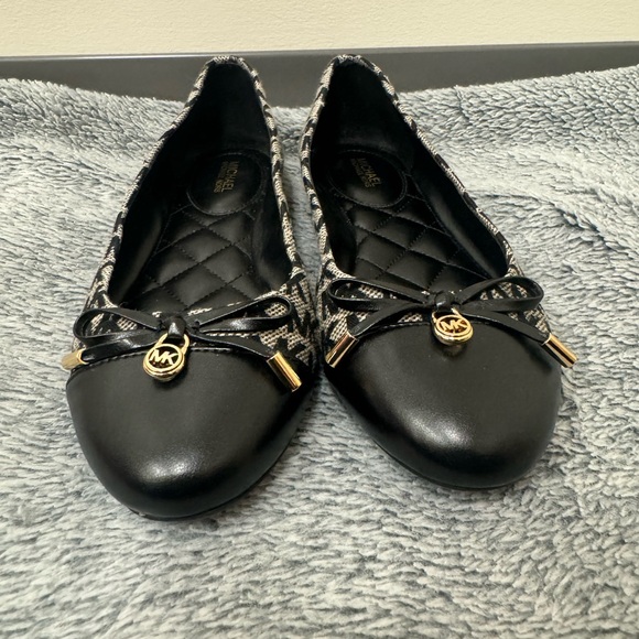 Michael Kors Flats - Picture 2 of 8